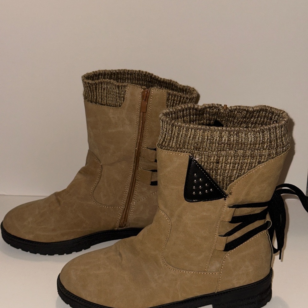 Stylish Tan Women's Boots